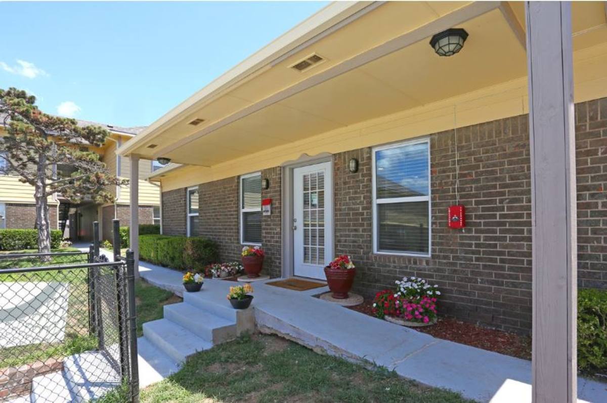 Apartment for rent at 2400 W Brooks St, Norman, OK 73069