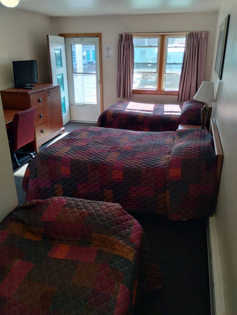 Apartment for rent at 3701 W Lake Rd, Erie, PA 16505