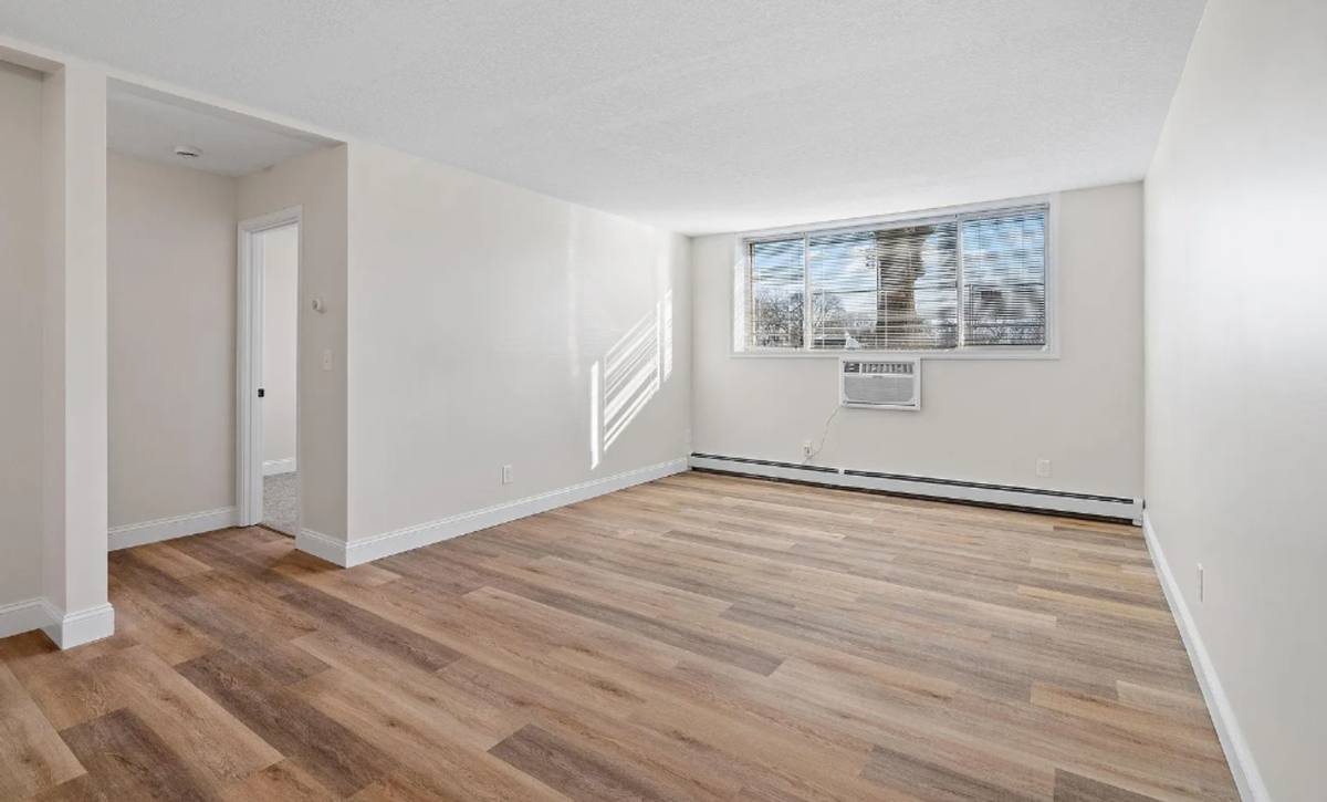 Apartment for rent at 1032 Duluth St, Saint Paul, MN 55106