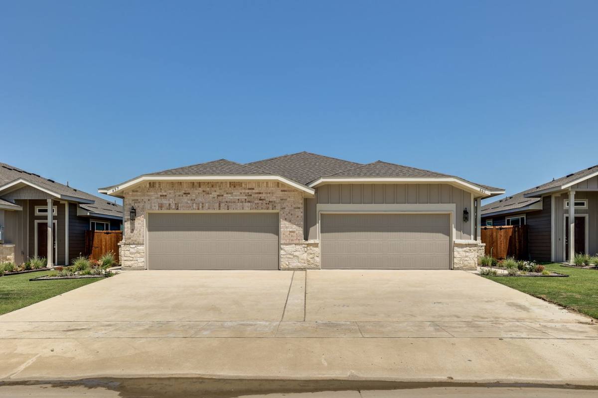 Townhouse for rent at 657 Blackland Dr, Venus, TX 76084