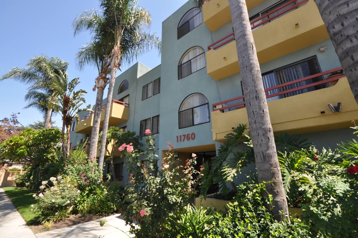 Apartment for rent at 11760 Hamlin St, North Hollywood, CA 91606