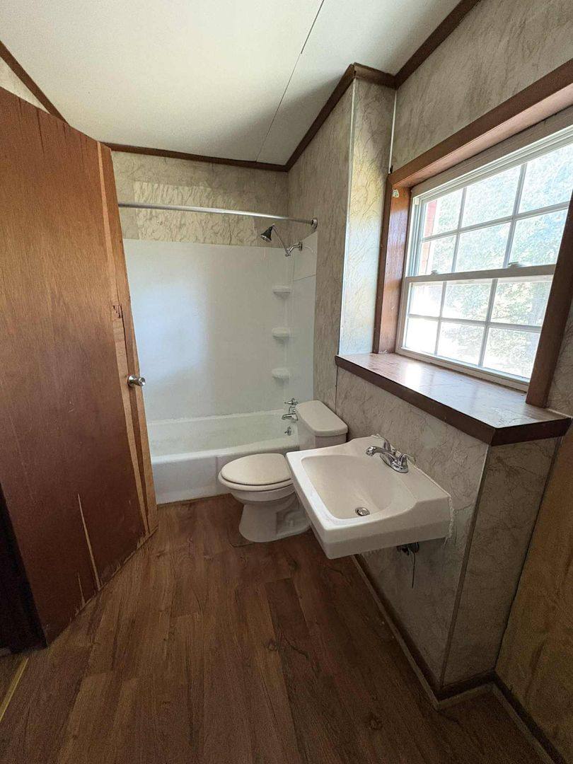 Apartment for rent at 525 E Main St, Glasgow, KY 42141