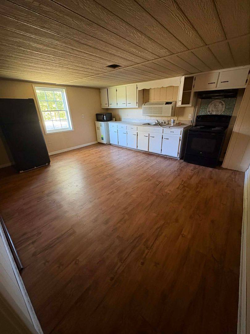 Apartment for rent at 525 E Main St, Glasgow, KY 42141