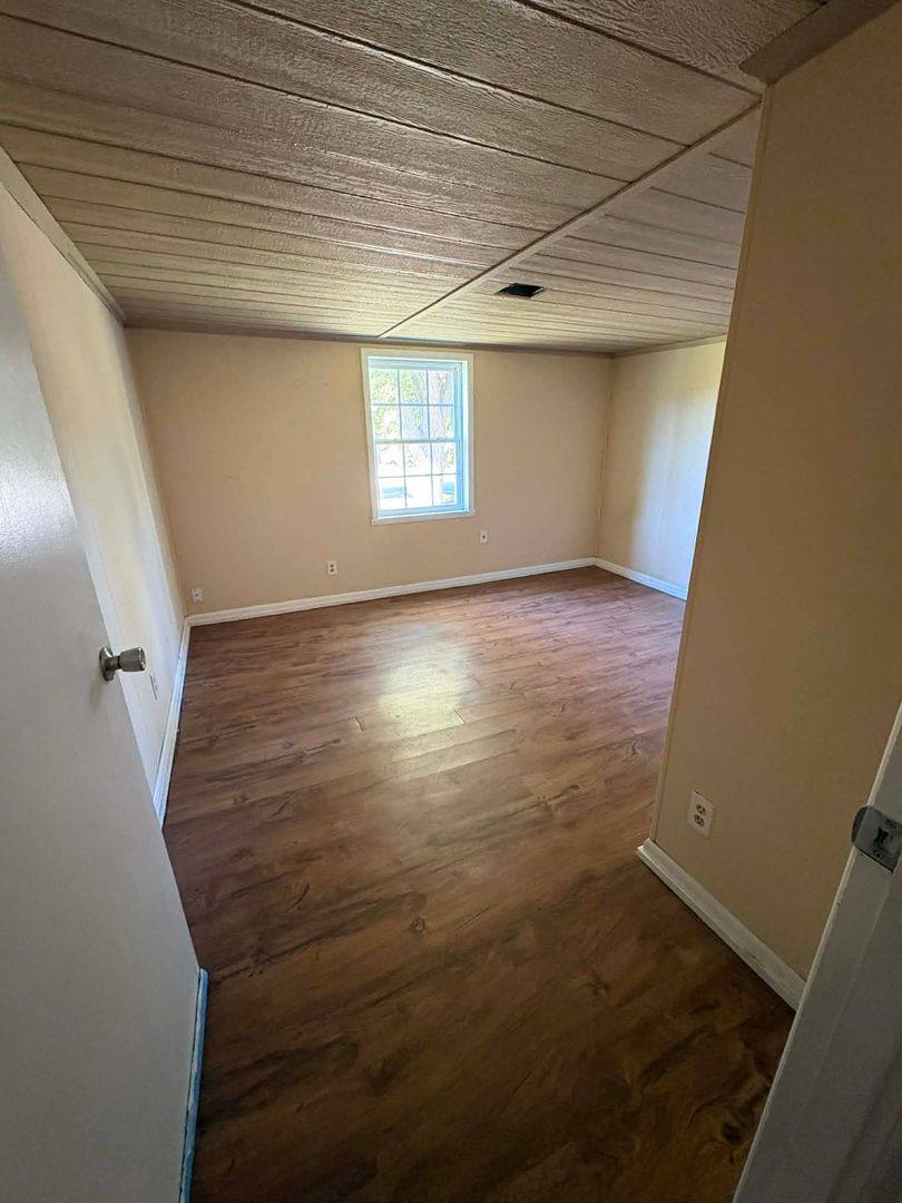 Apartment for rent at 525 E Main St, Glasgow, KY 42141