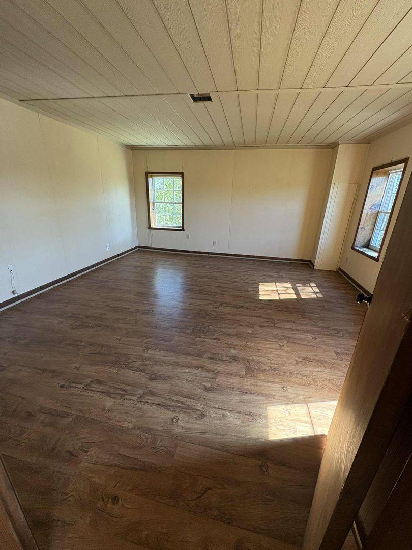 Apartment for rent at 525 E Main St, Glasgow, KY 42141
