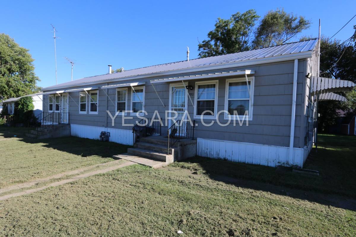 Apartment for rent at 2909 - 2911 Market St, Burlington, IA 52601