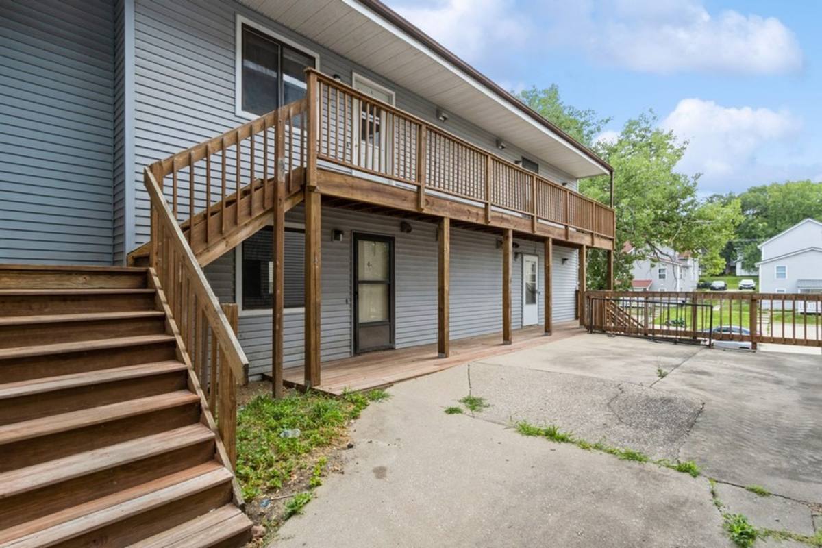 Apartment for rent at 434 S Johnson St, Iowa City, IA 52240