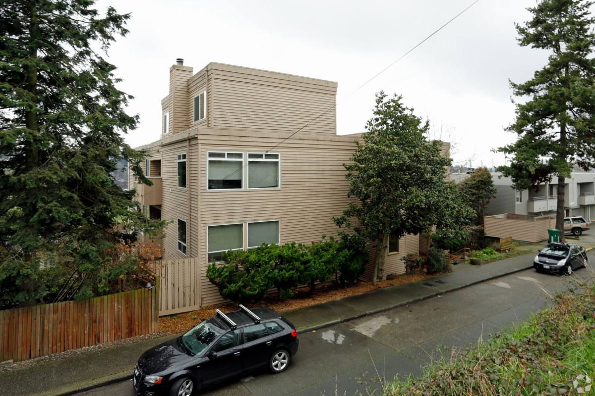 Apartment for rent at 2572 Gilman Dr W, Seattle, WA 98119