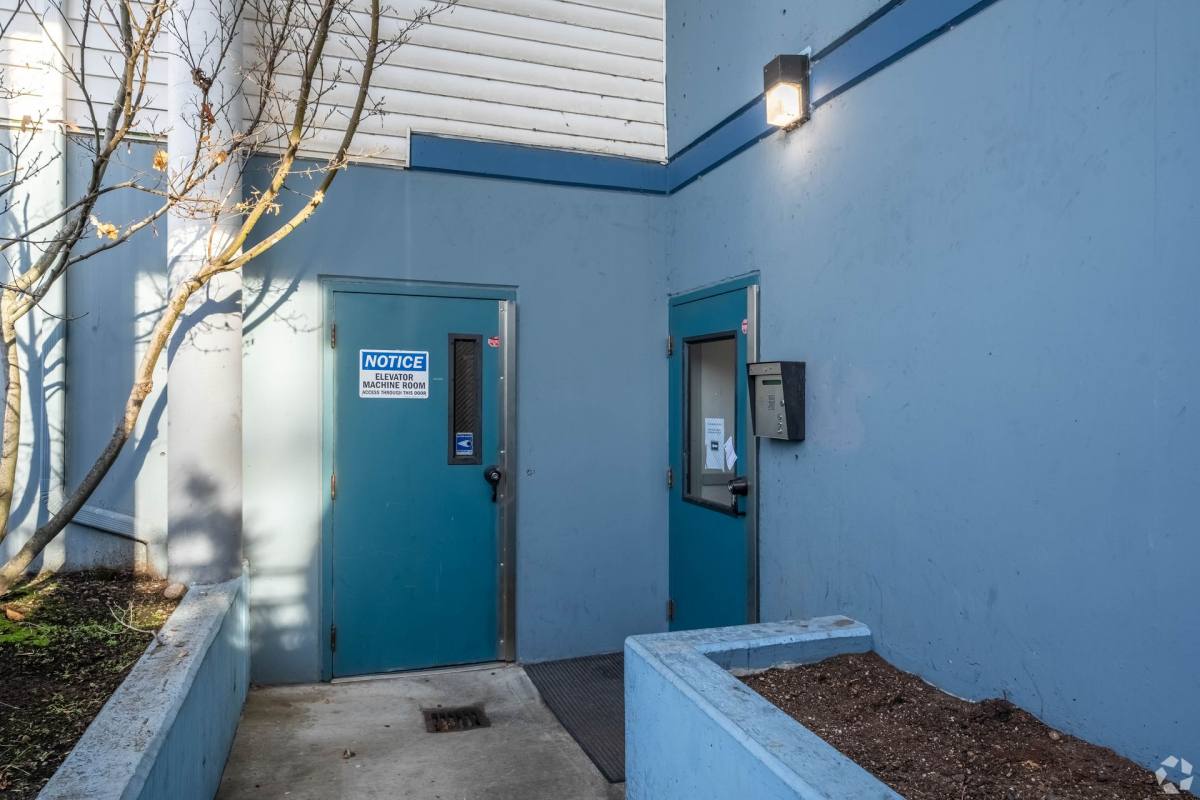 Apartment for rent at 2572 Gilman Dr W, Seattle, WA 98119