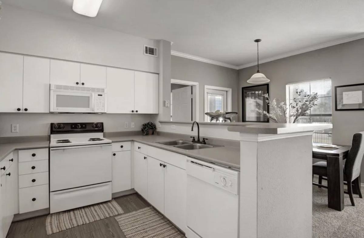 Apartment for rent at Stoneleigh on May, 14300 N May Ave, Oklahoma City, OK 73134