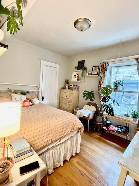 Apartment for rent at 910 W Waveland Ave #2, Chicago, IL 60613