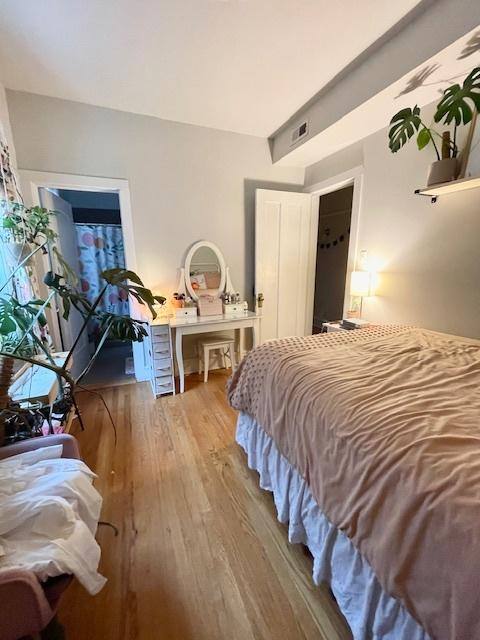 Apartment for rent at 910 W Waveland Ave #2, Chicago, IL 60613