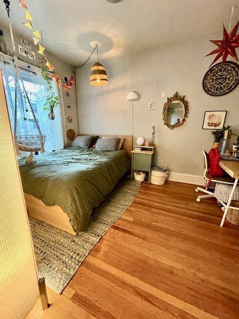 Apartment for rent at 910 W Waveland Ave #2, Chicago, IL 60613