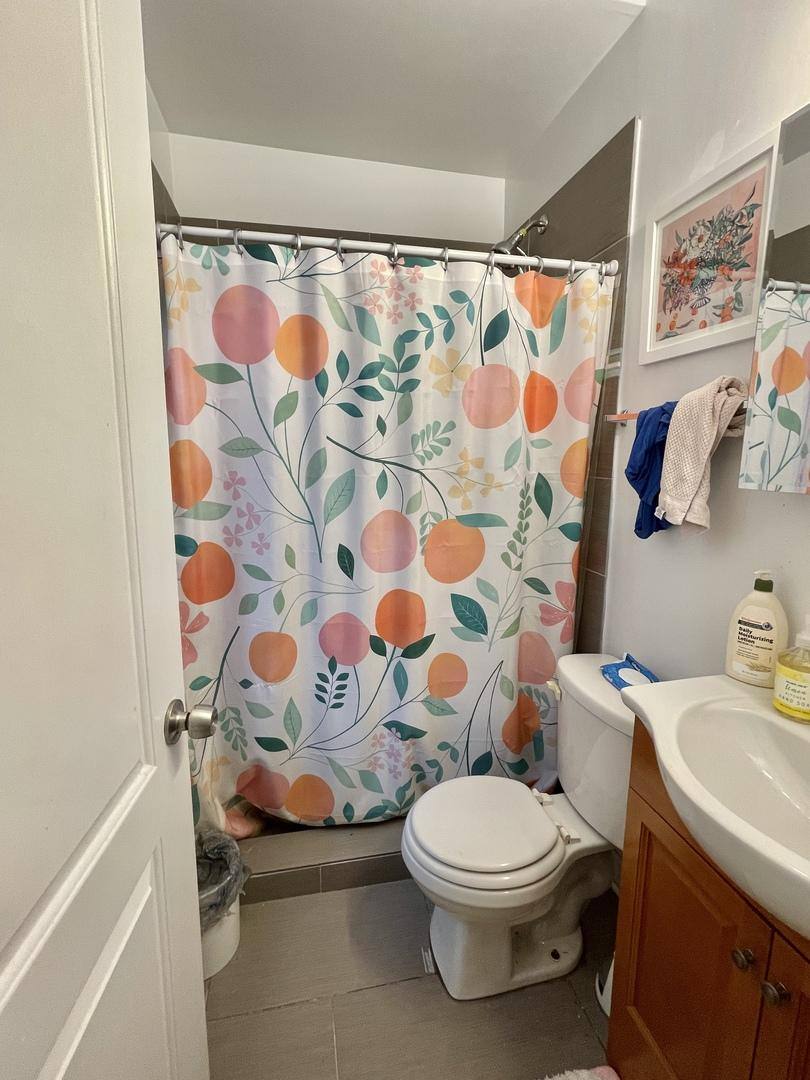 Apartment for rent at 910 W Waveland Ave #2, Chicago, IL 60613