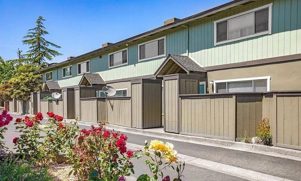 Apartment for rent at 619 F St #8, Petaluma, CA 94952