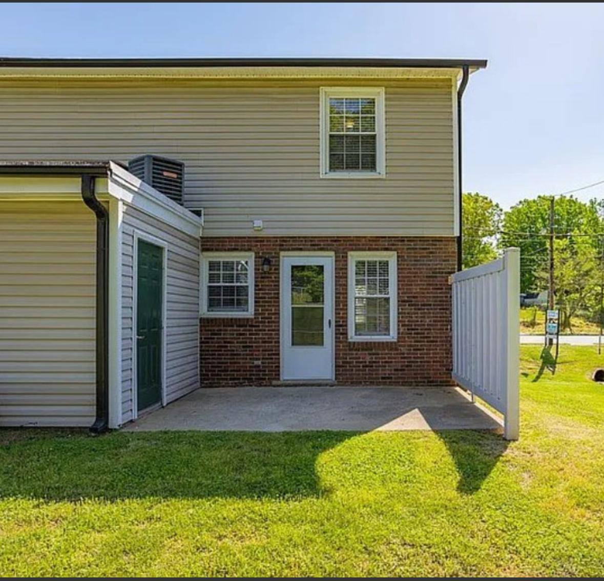 Townhouse for rent at Elm Street Commons Apartment Homes, 501 Greenbriar Rd #C, Greensboro, NC 27405