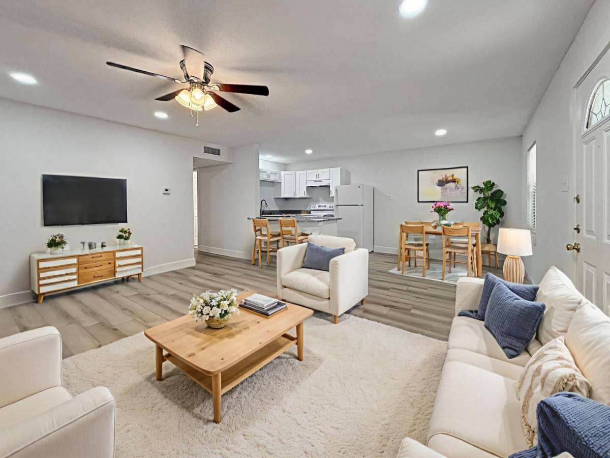 House for rent at 1016 E Walker St, League City, TX 77573