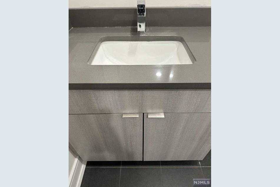 Apartment for rent at 470 Main St #415, Fort Lee, NJ 07024