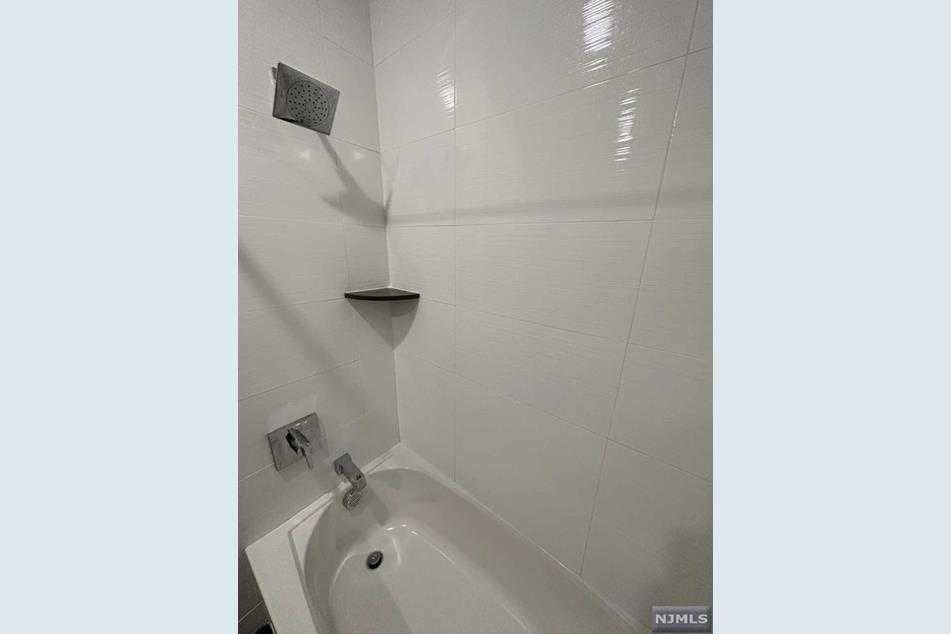 Apartment for rent at 470 Main St #415, Fort Lee, NJ 07024