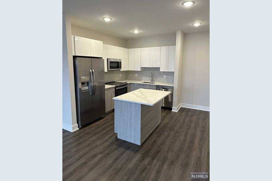 Apartment for rent at 470 Main St #415, Fort Lee, NJ 07024