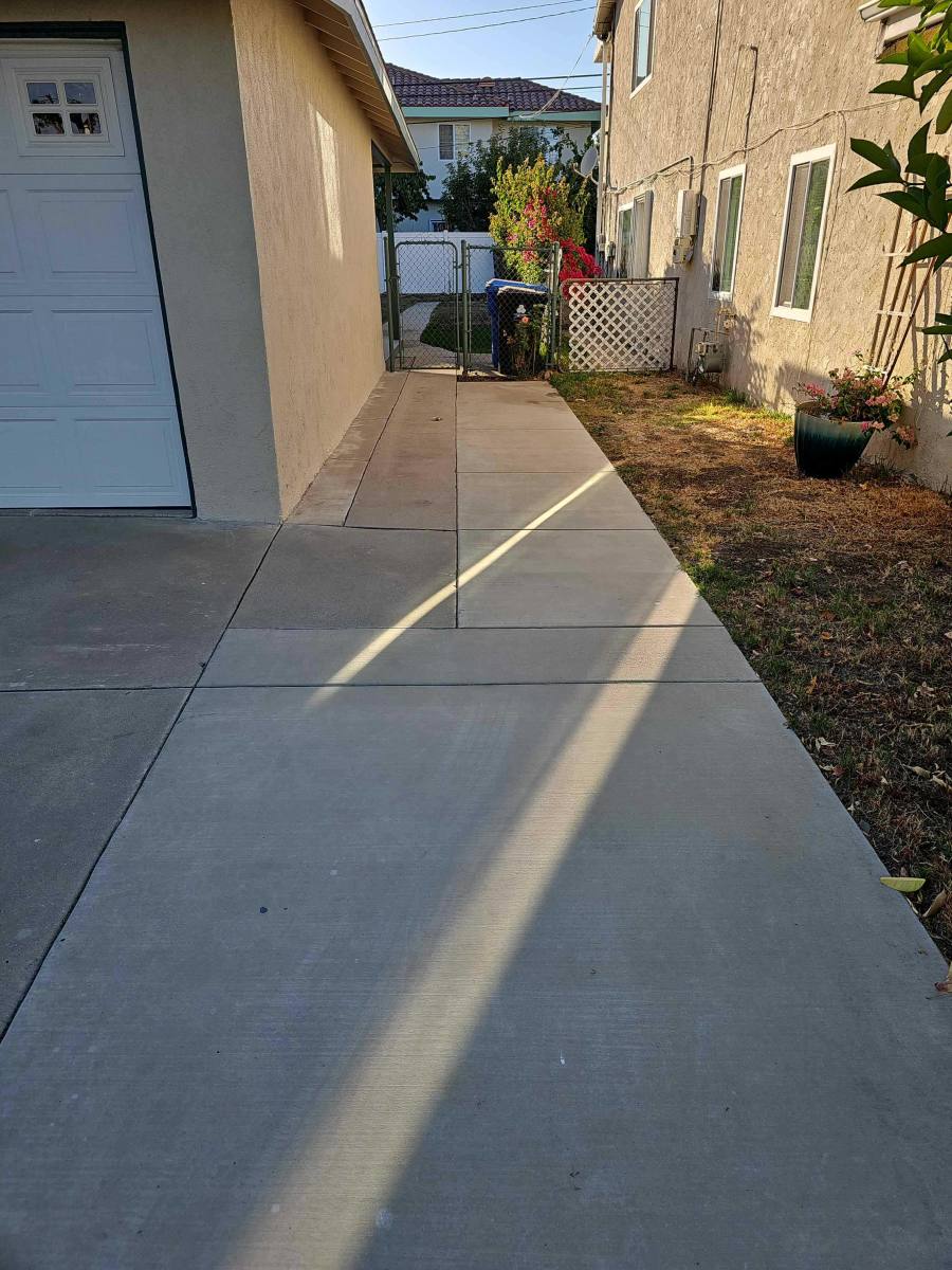 Apartment for rent at 4965 Doman Ave, Tarzana, CA 91356