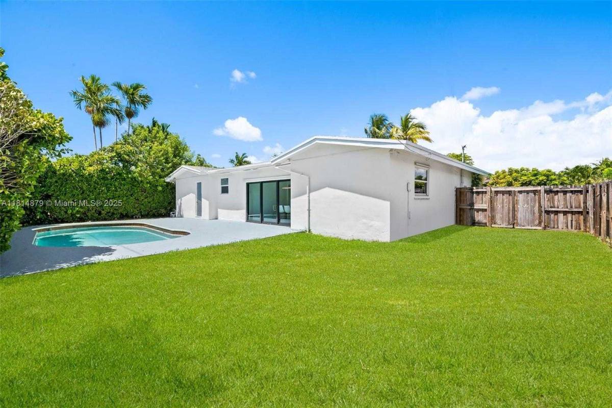 Apartment for rent at 20515 NE 19th Court, Miami, FL 33179