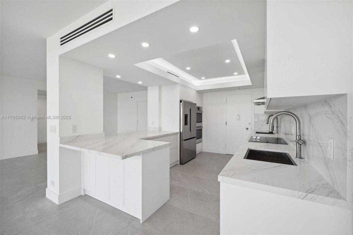 Condo for rent at 5055 Collins Ave, Miami Beach, FL 33140