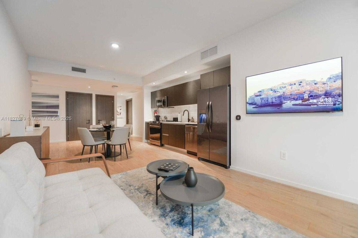 Apartment for rent at 398 NE 5th St #398, Miami, FL 33132