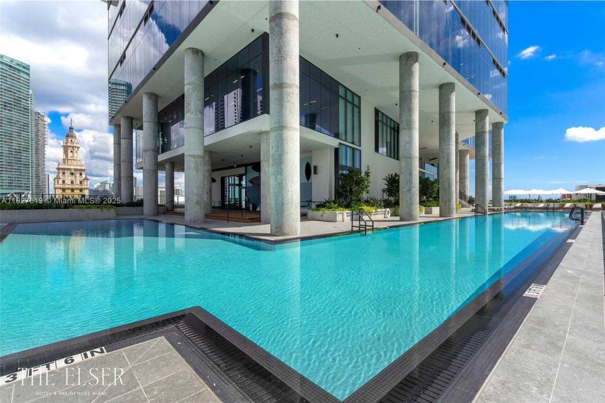 Apartment for rent at 398 NE 5th St #398, Miami, FL 33132