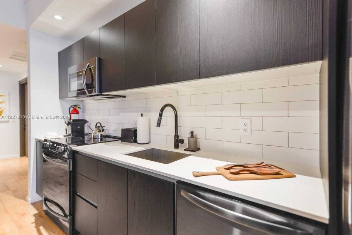 Apartment for rent at 398 NE 5th St #398, Miami, FL 33132