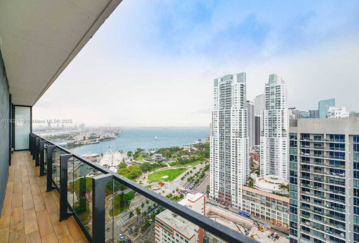 Apartment for rent at 398 NE 5th St #398, Miami, FL 33132