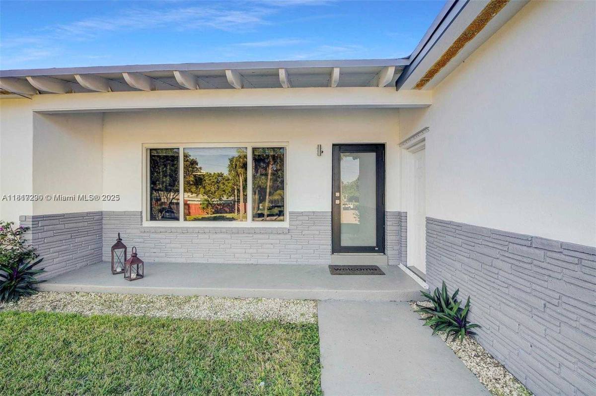 Apartment for rent at 2190 NE 169th St, Miami, FL 33162