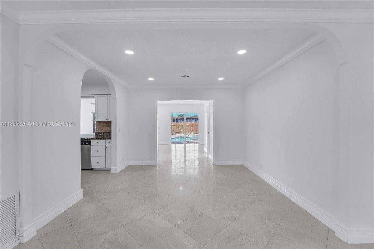 Apartment for rent at 2005 N 36th Ave, Hollywood, FL 33021