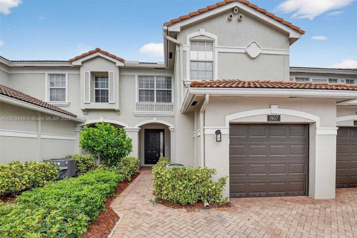 Townhouse for rent at 16097 Poppy Seed Circle #1907, Delray Beach, FL 33484