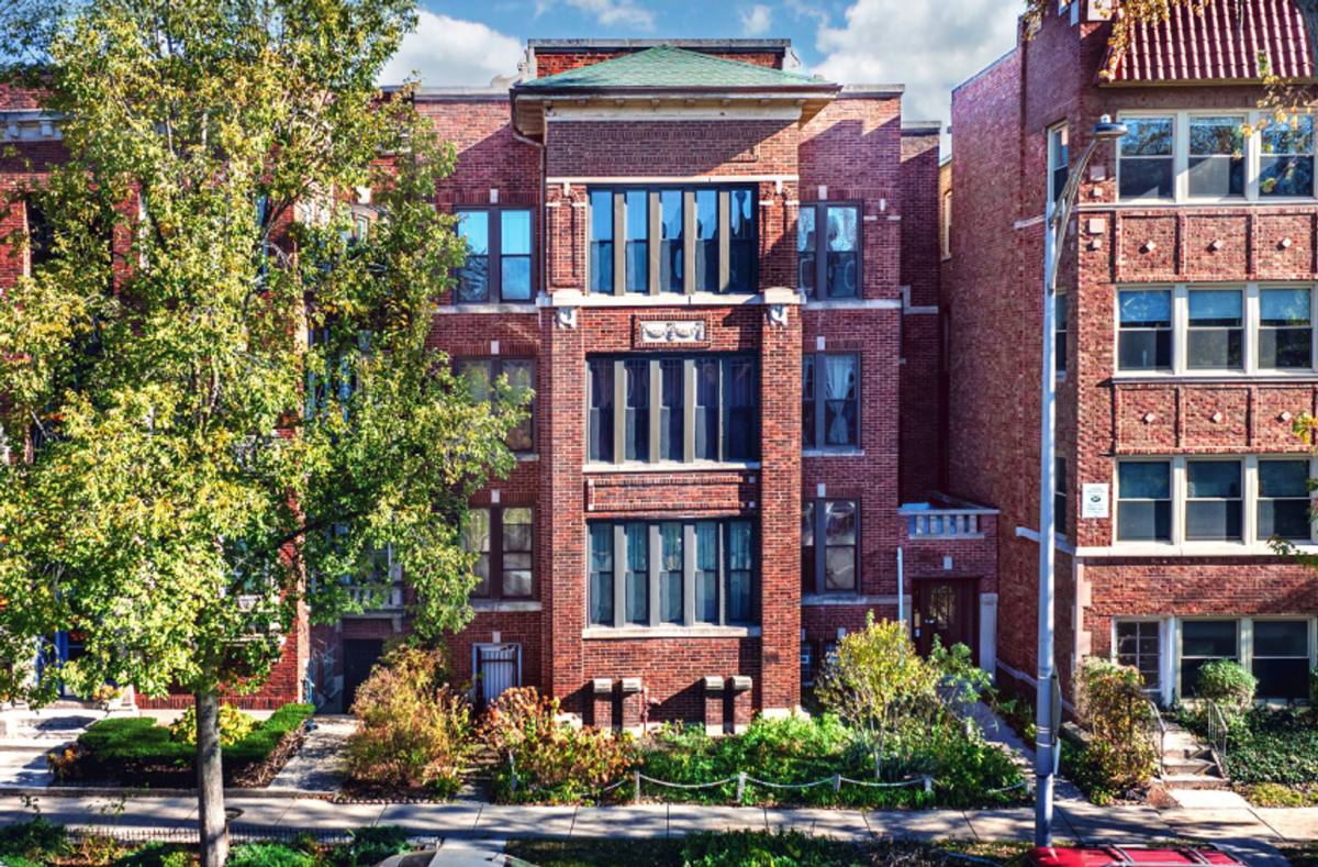 Apartment for rent at 7717 N Sheridan Rd, Chicago, IL 60626