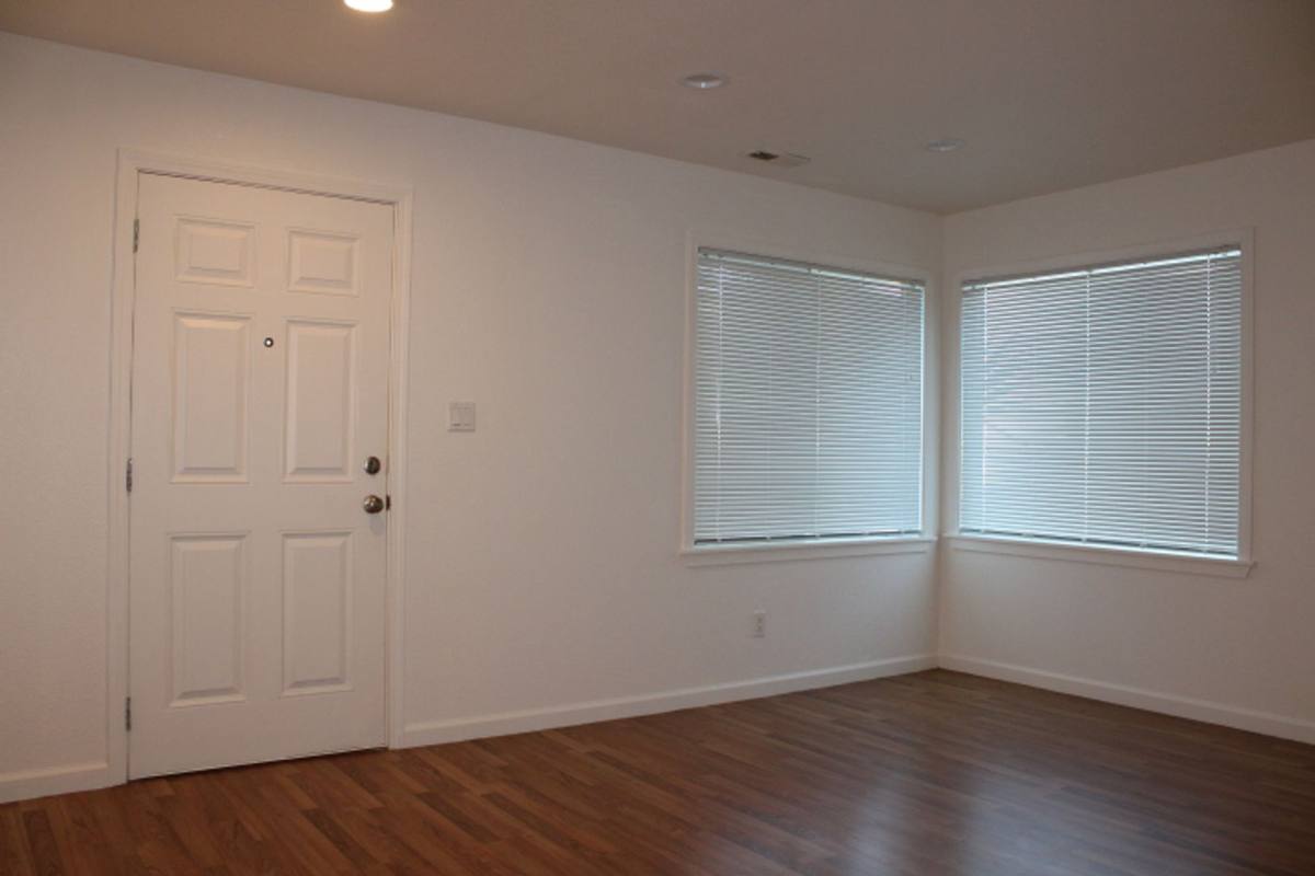 Townhouse for rent at 827-837 33rd St, Richmond, CA 94804
