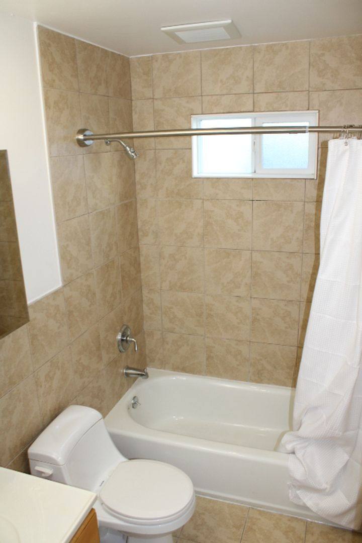 Townhouse for rent at 827-837 33rd St, Richmond, CA 94804