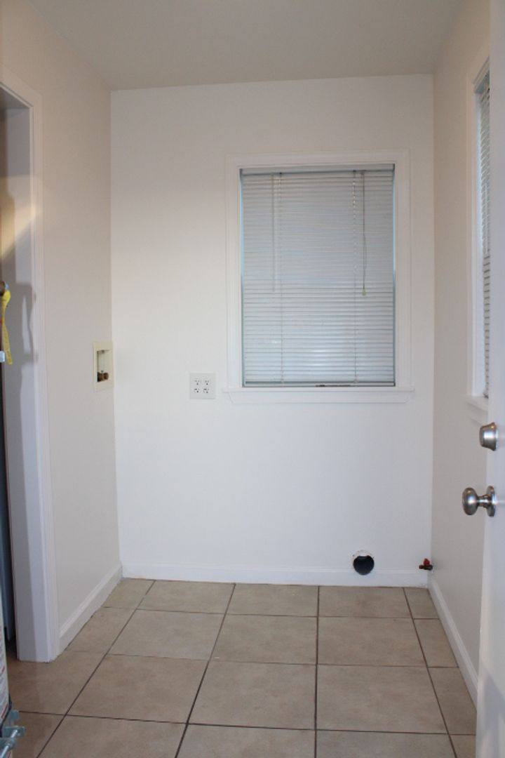 Townhouse for rent at 827-837 33rd St, Richmond, CA 94804