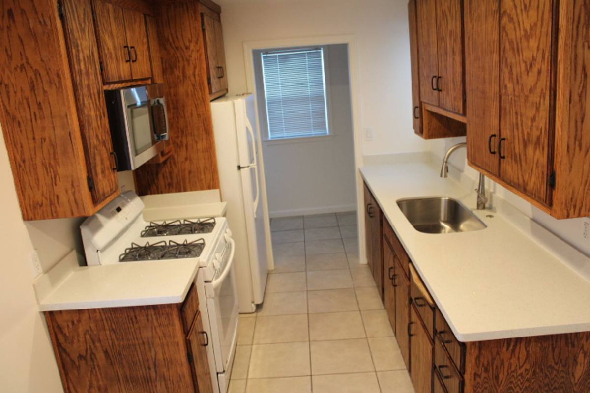 Townhouse for rent at 827-837 33rd St, Richmond, CA 94804