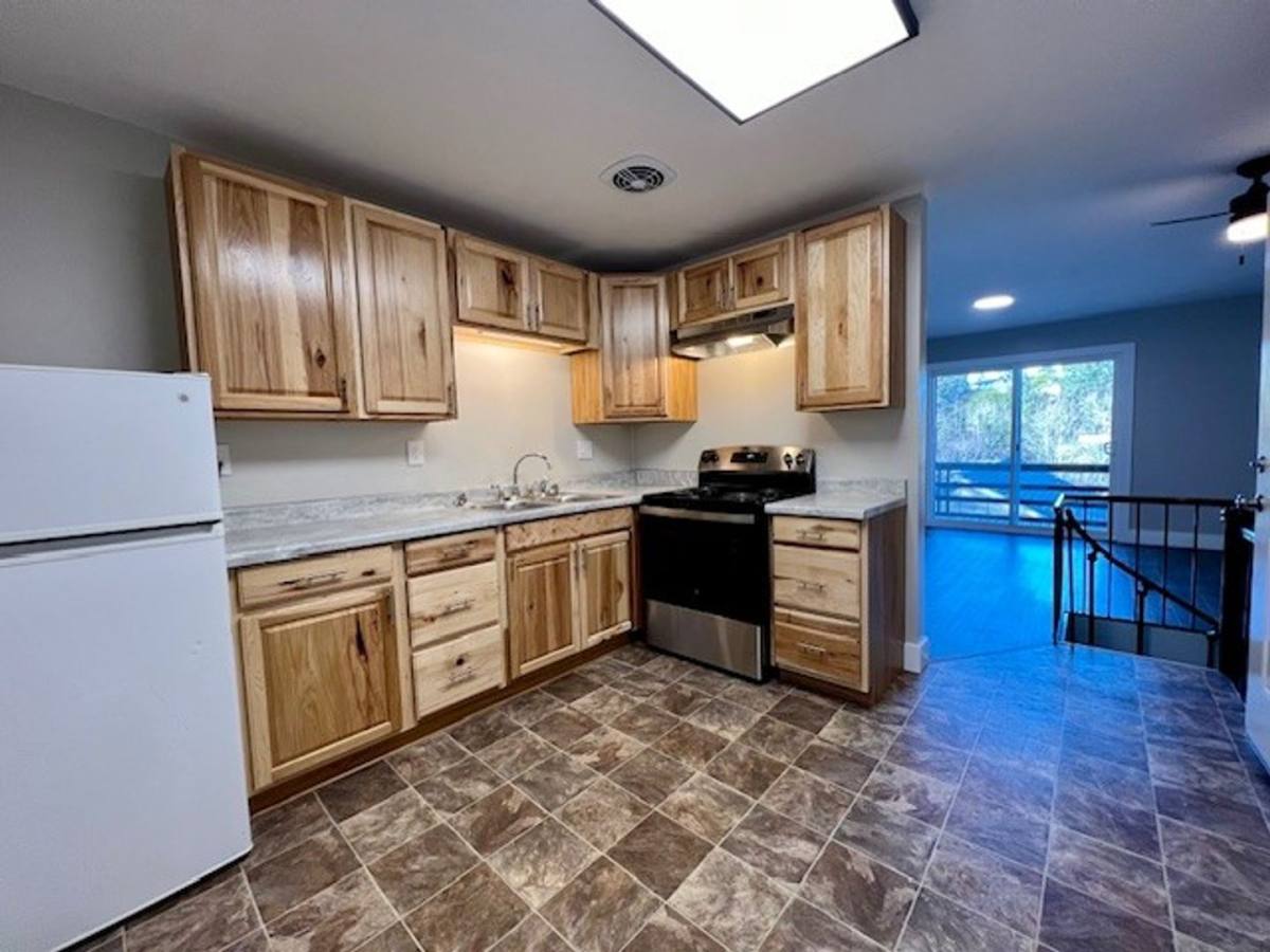 Apartment for rent at 1127 S 10th St, Coos Bay, OR 97420