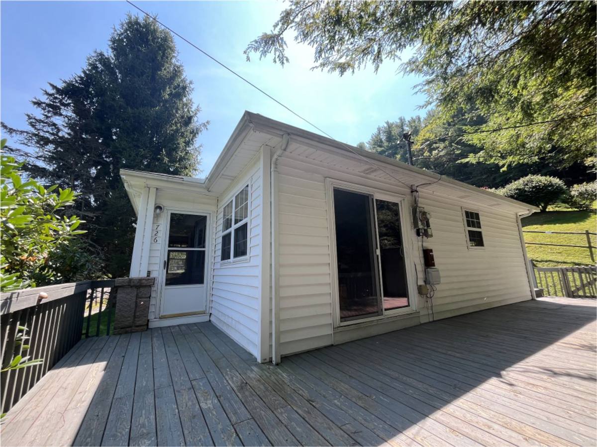 House for rent at 726 Middle Fork Rd, Blowing Rock, NC 28605