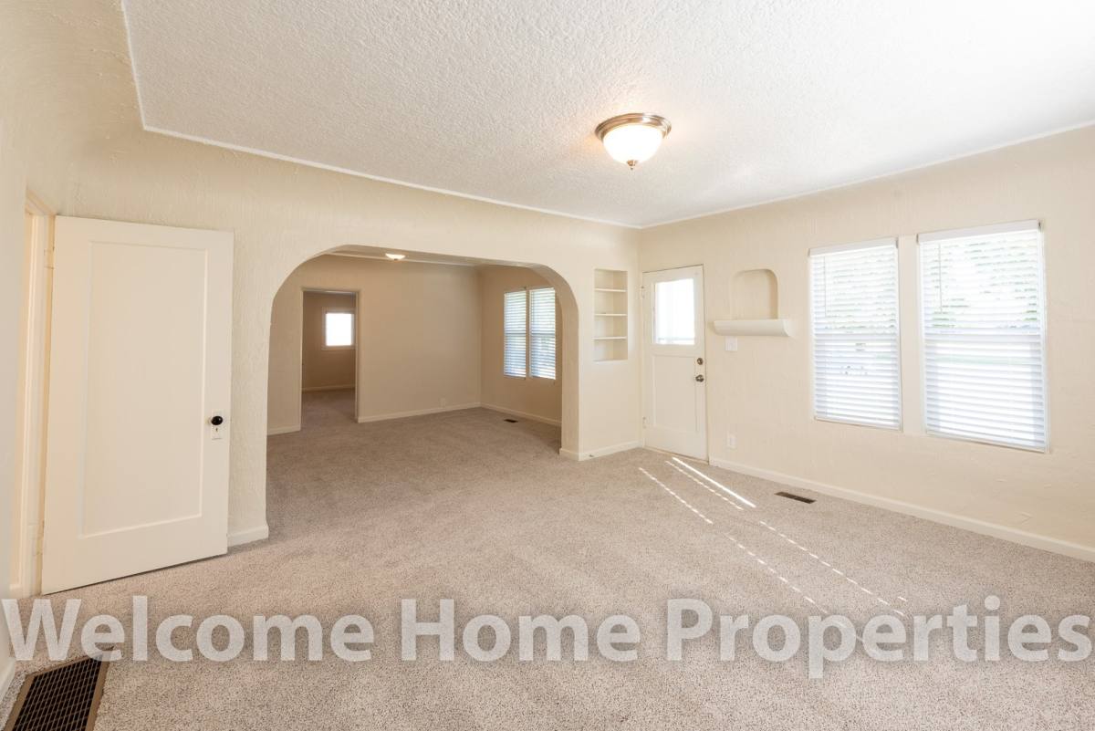 Apartment for rent at 309 SW 6th St, College Place, WA 99324