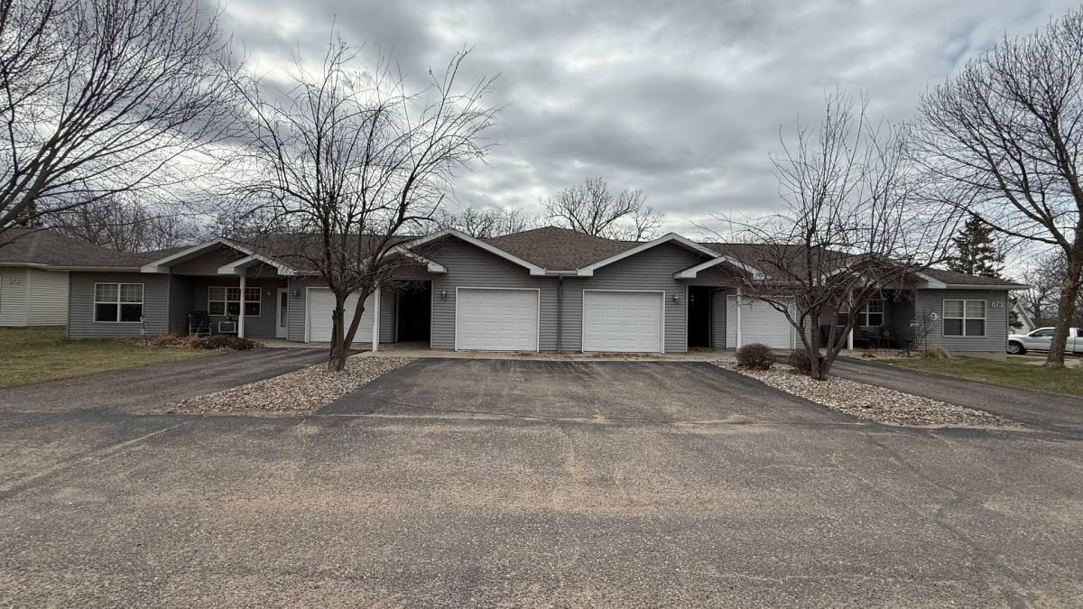 Apartment for rent at 879 Dancing Oaks Circle, Menomonie, WI 54751