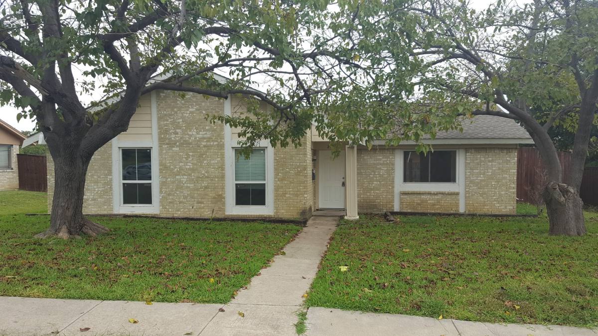 House for rent at 2111 Sheraton Dr, Carrollton, TX 75007