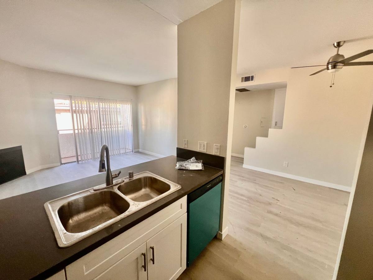 Apartment for rent at 10051 Pinewood Ave, Tujunga, CA 91042