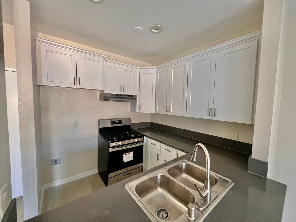 Apartment for rent at 10051 Pinewood Ave, Tujunga, CA 91042