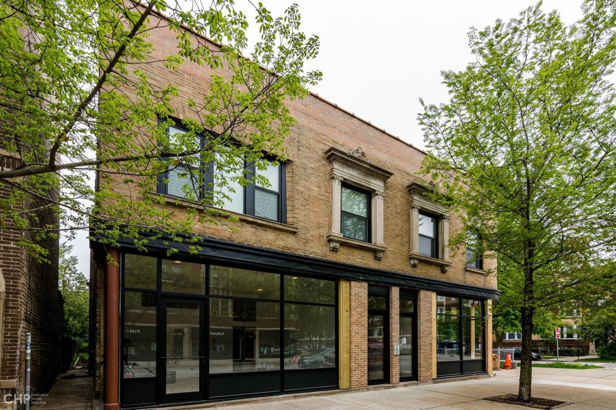 Apartment for rent at 1927 W Montrose Ave, Chicago, IL 60613