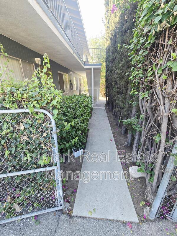 Apartment for rent at 433 W Garfield Ave, Glendale, CA 91204