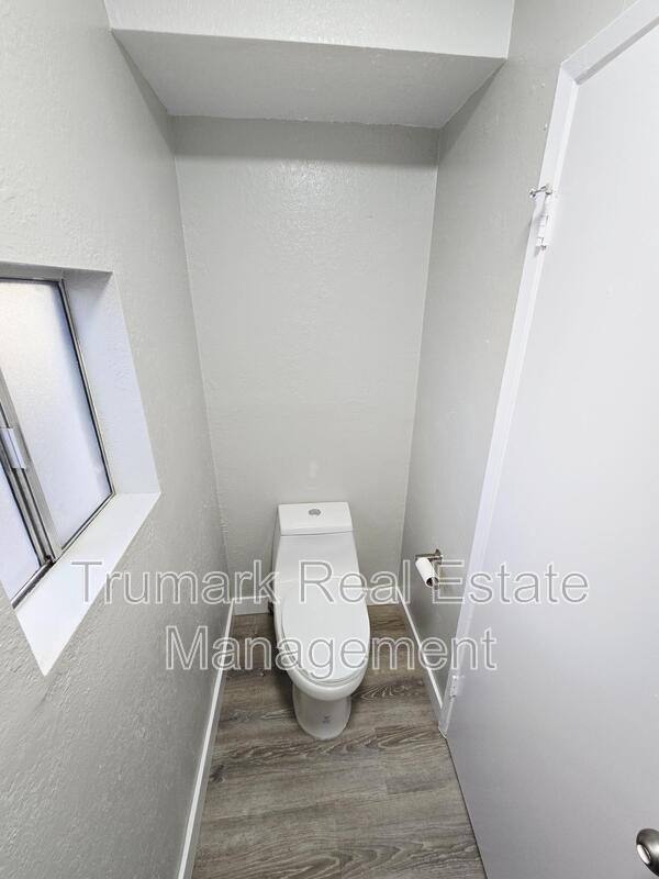 Apartment for rent at 433 W Garfield Ave, Glendale, CA 91204