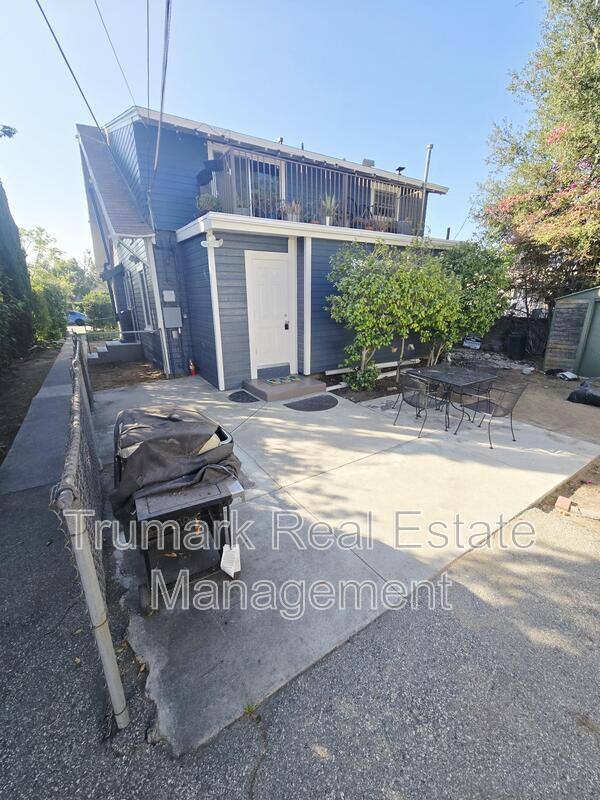 Apartment for rent at 433 W Garfield Ave, Glendale, CA 91204